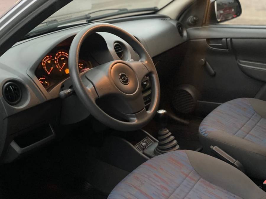 CHEVROLET - CELTA - 2010/2011 - Prata - R$ 33.900,00