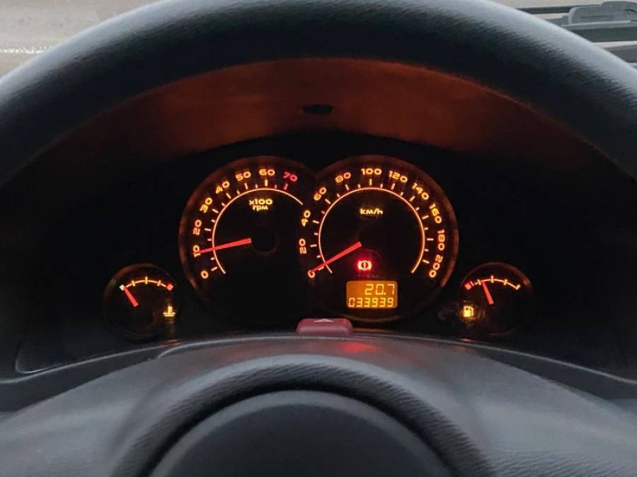 CHEVROLET - CELTA - 2010/2011 - Prata - R$ 33.900,00