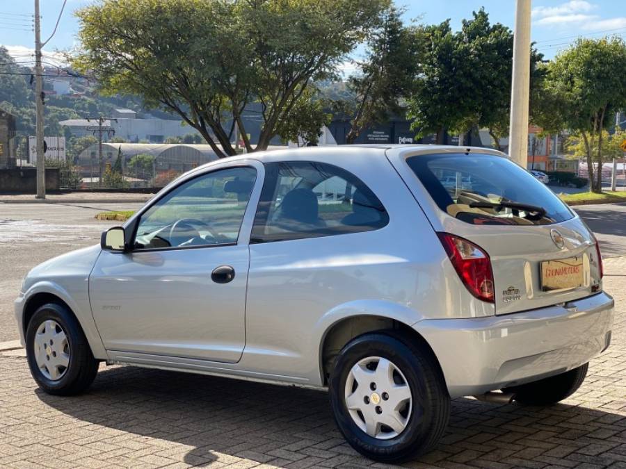 CHEVROLET - CELTA - 2010/2011 - Prata - R$ 33.900,00
