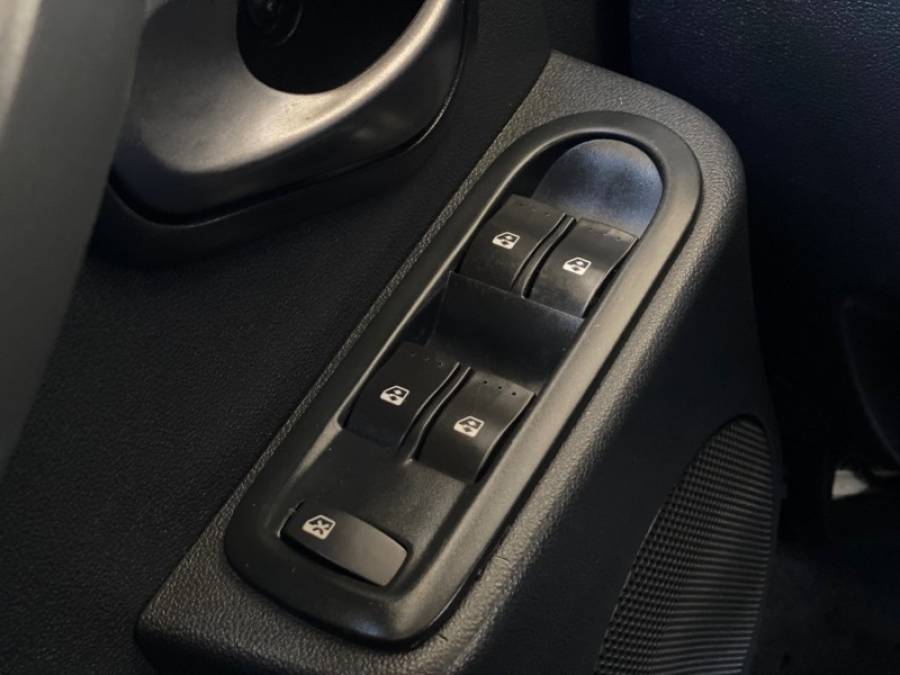 RENAULT - SANDERO - 2012/2013 - Prata - R$ 42.900,00