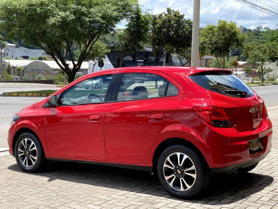 CHEVROLET - ONIX - 2015/2015 - Vermelha - R$ 52.900,00