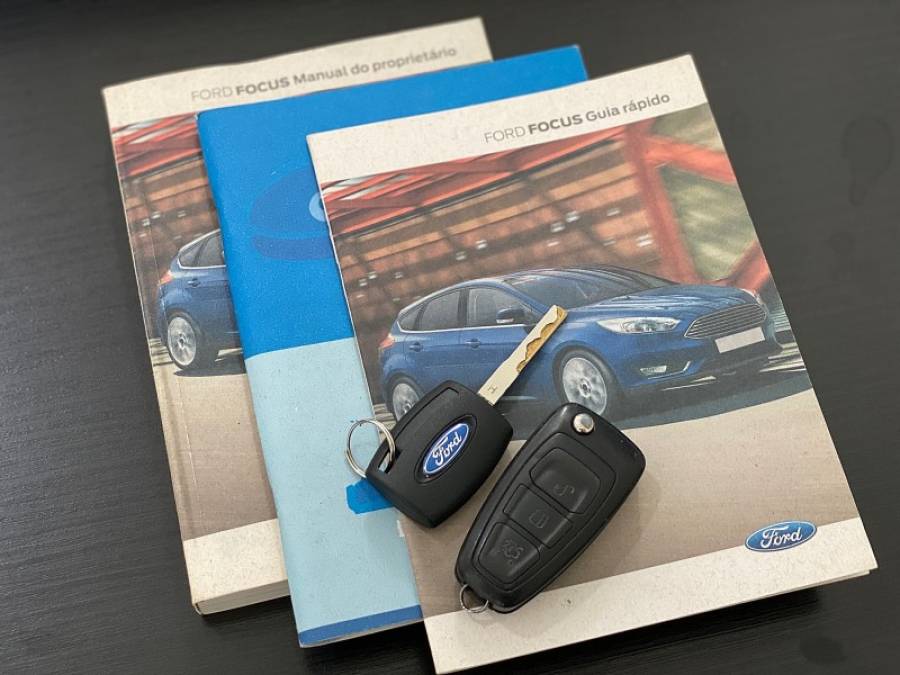 FORD - FOCUS - 2016/2016 - Preta - R$ 59.900,00