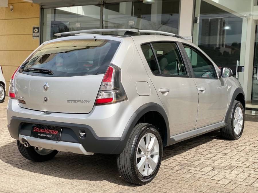 RENAULT - SANDERO - 2014/2014 - Prata - R$ 45.900,00
