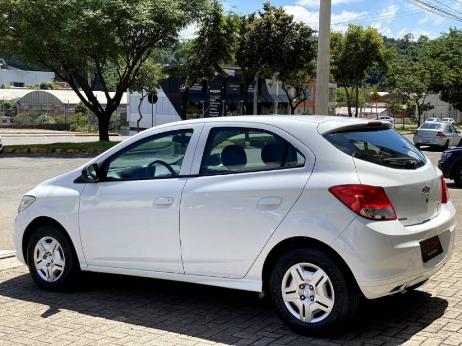 CHEVROLET - ONIX - 2015/2015 - Branca - R$ 44.900,00