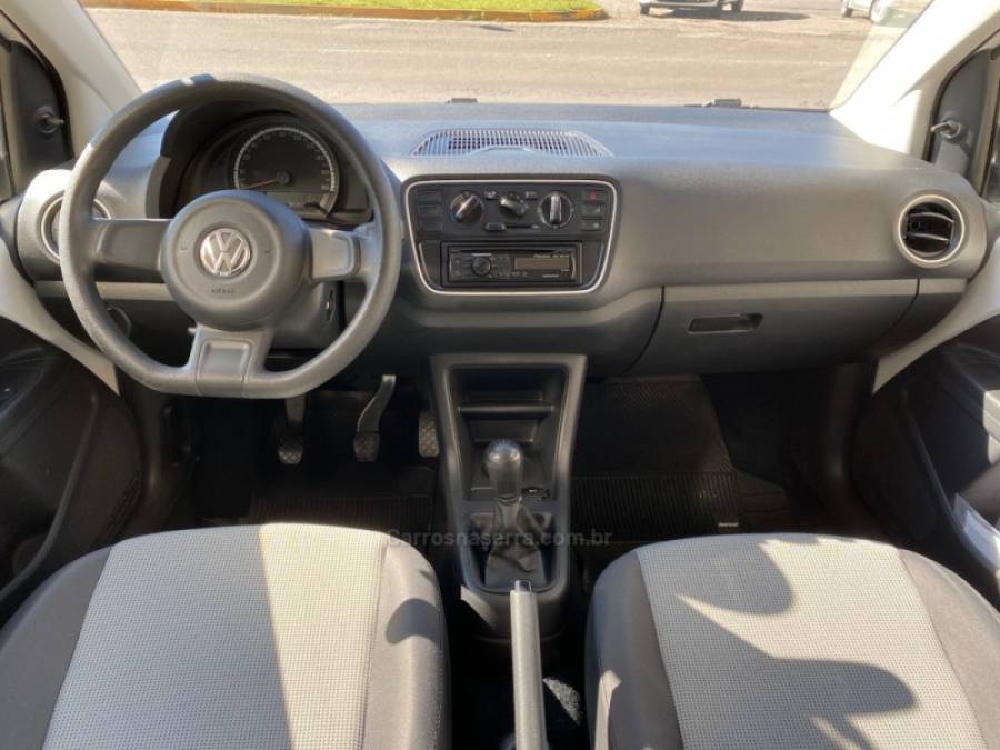 VOLKSWAGEN - UP - 2017/2017 - Branca - R$ 46.900,00