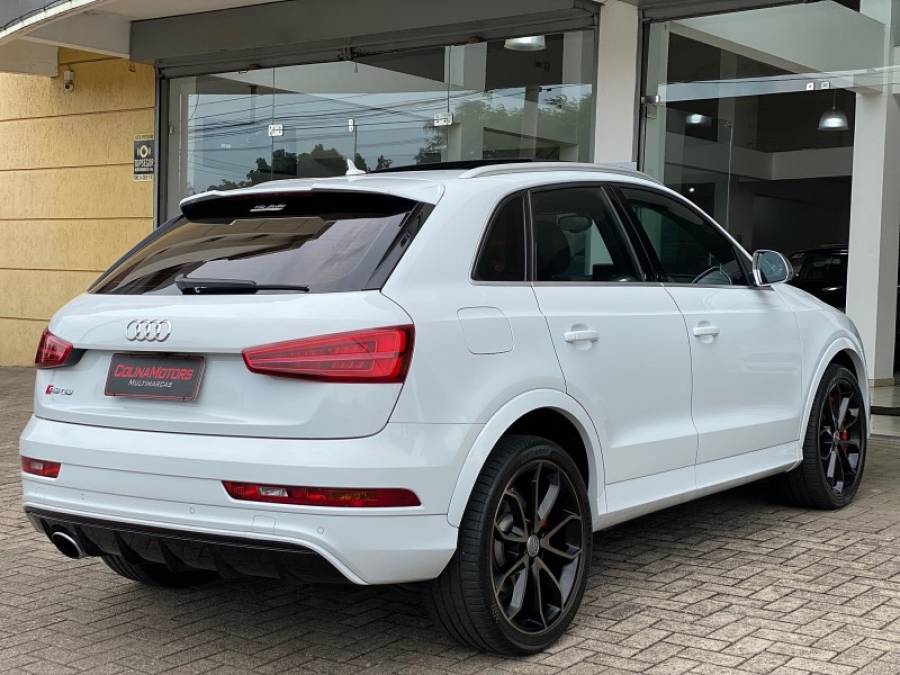 AUDI - RS Q3 - 2015/2016 - Branca - R$ 204.900,00