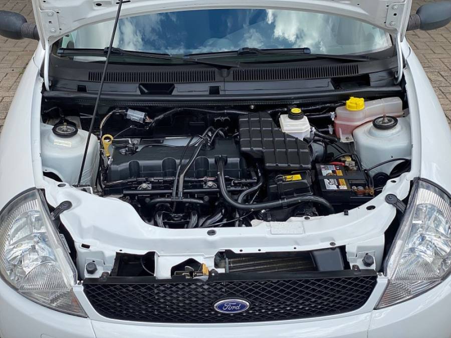 FORD - KA - 2004/2005 - Branca - R$ 19.900,00