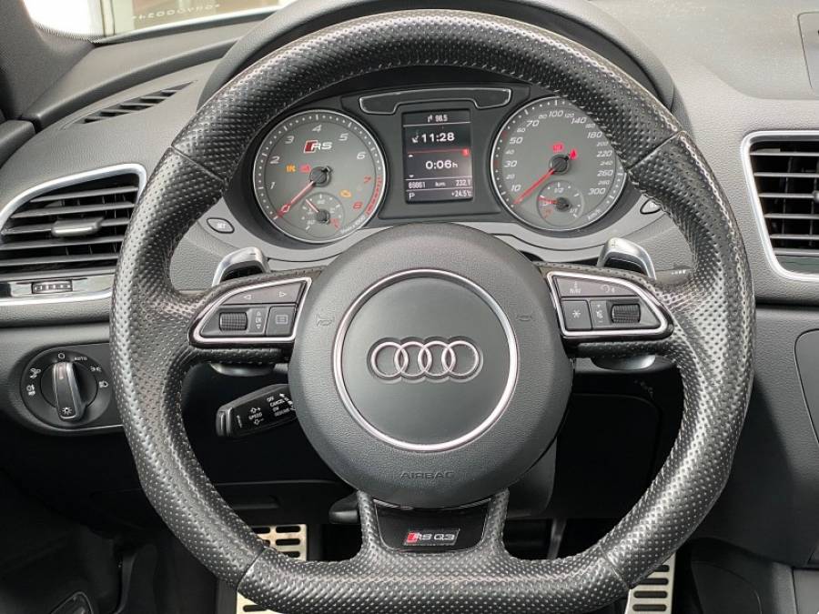 AUDI - RS Q3 - 2015/2016 - Branca - R$ 204.900,00