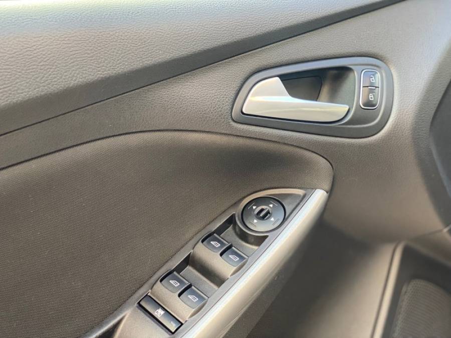 FORD - FOCUS - 2016/2016 - Cinza - R$ 56.900,00