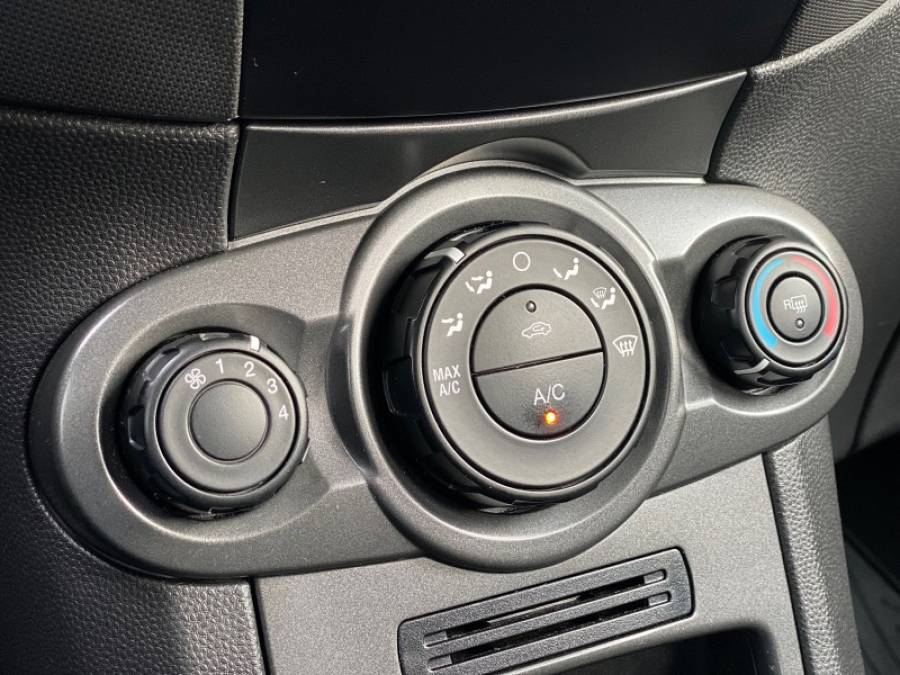 FORD - FIESTA - 2014/2014 - Branca - R$ 46.900,00