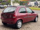 CHEVROLET - CORSA - 2000/2001 - Vermelha - R$ 17.900,00