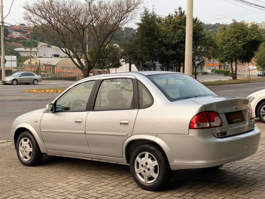 CHEVROLET - CLASSIC - 2014/2015 - Prata - R$ 31.900,00