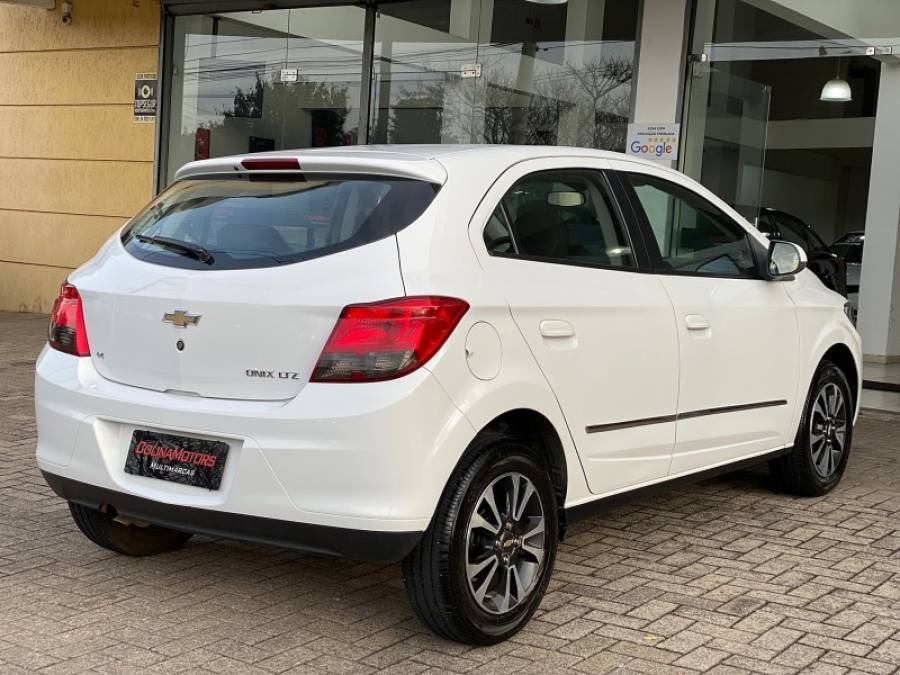 CHEVROLET - ONIX - 2014/2014 - Branca - R$ 55.900,00