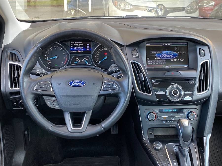 FORD - FOCUS - 2016/2016 - Branca - R$ 67.900,00