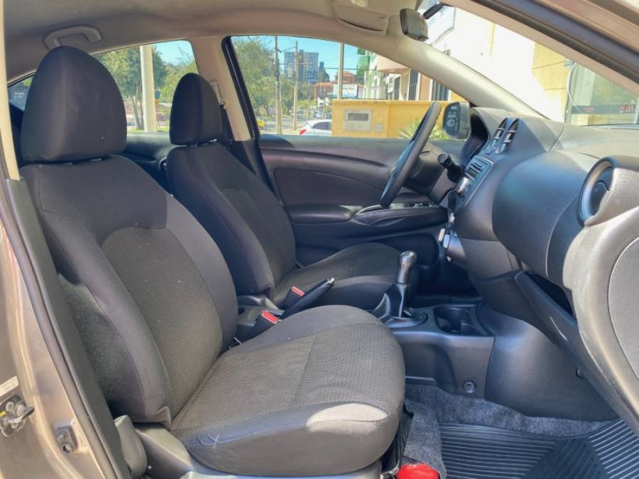NISSAN - VERSA - 2014/2014 - Cinza - R$ 43.900,00