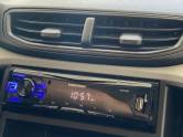 CHEVROLET - ONIX - 2017/2017 - Branca - R$ 47.900,00