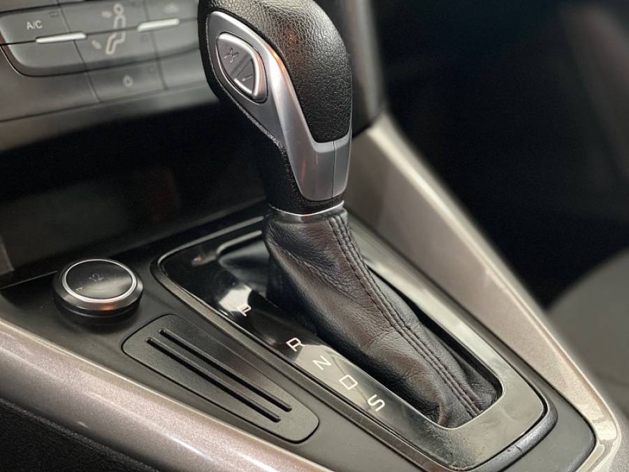 FORD - FOCUS - 2016/2016 - Preta - R$ 59.900,00