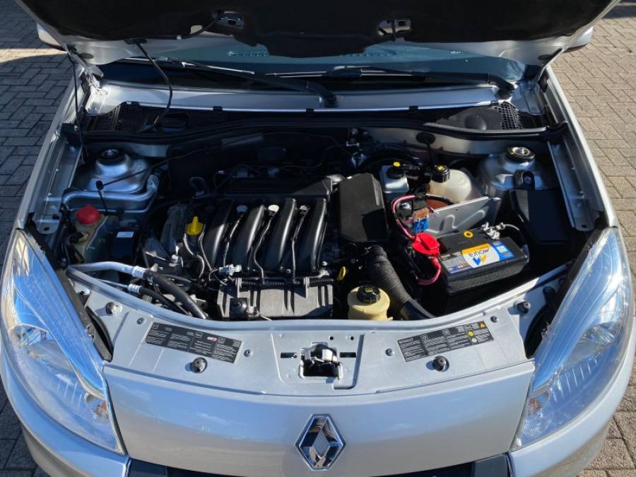 RENAULT - SANDERO - 2013/2013 - Prata - R$ 42.900,00