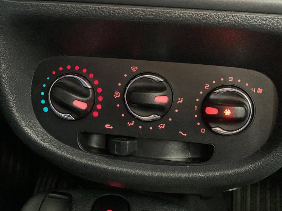 RENAULT - CLIO - 2016/2016 - Branca - R$ 37.900,00