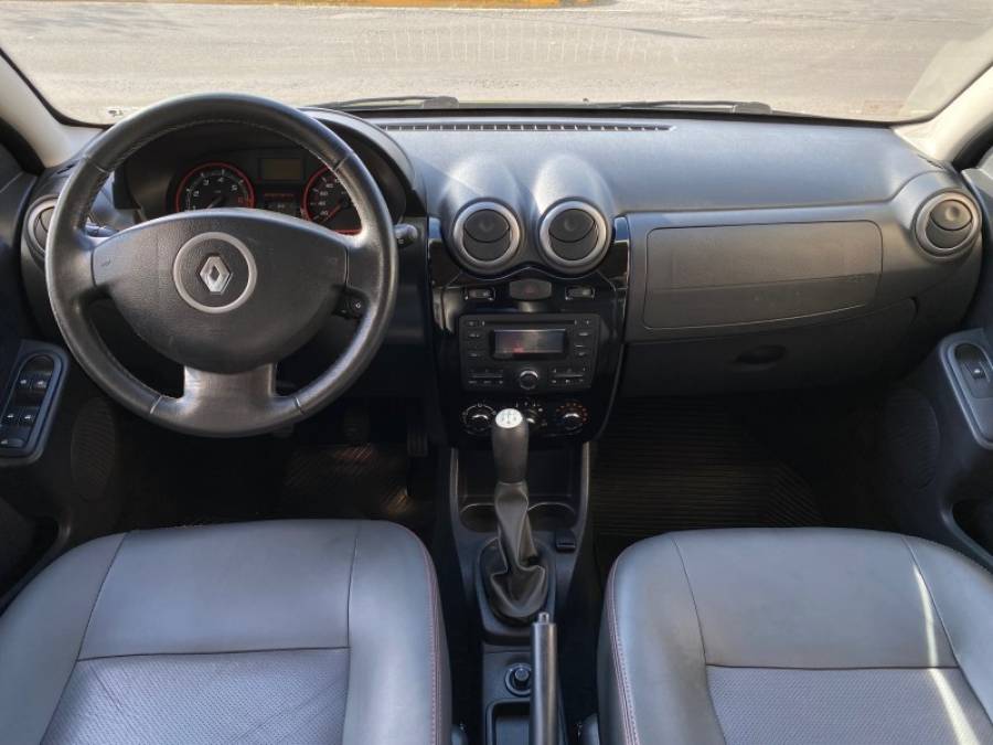 RENAULT - SANDERO - 2012/2012 - Preta - R$ 39.900,00