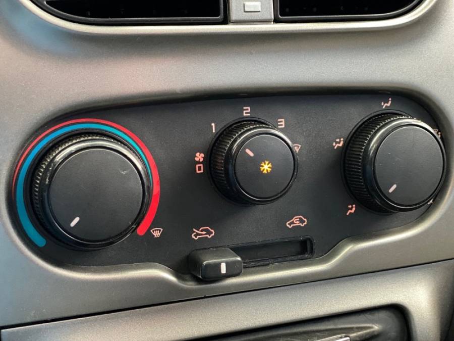 FIAT - PALIO - 2015/2015 - Branca - R$ 43.900,00