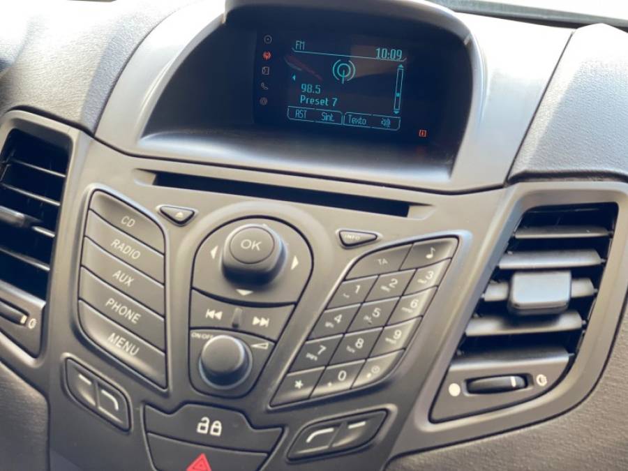 FORD - FIESTA - 2014/2014 - Branca - R$ 44.900,00