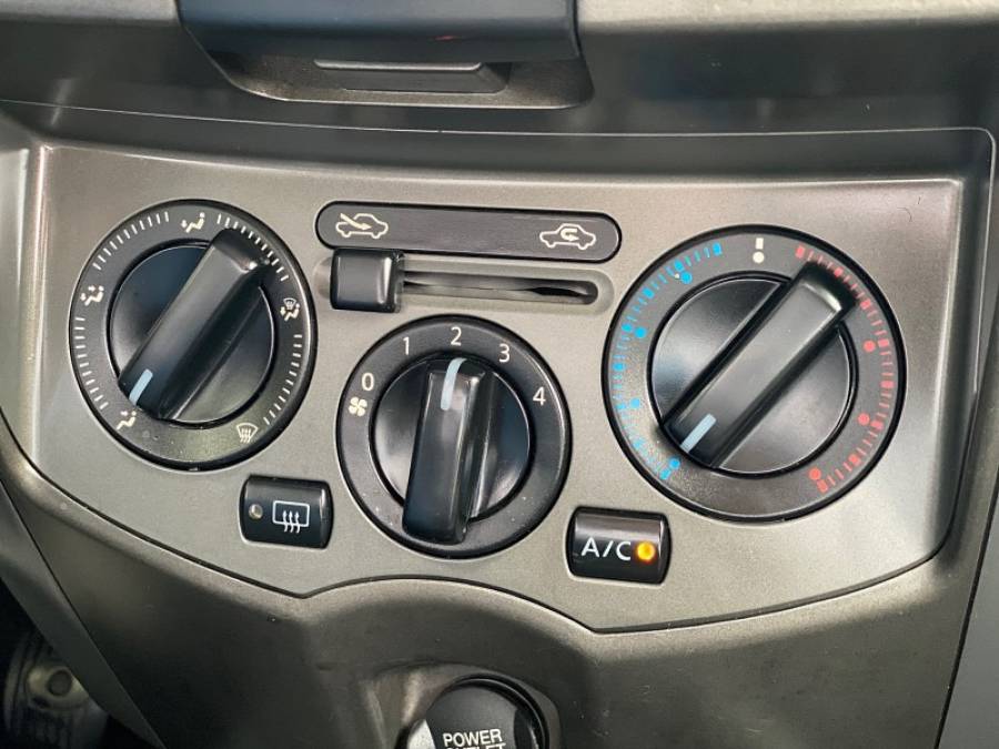NISSAN - GRAND LIVINA - 2012/2012 - Preta - R$ 40.900,00