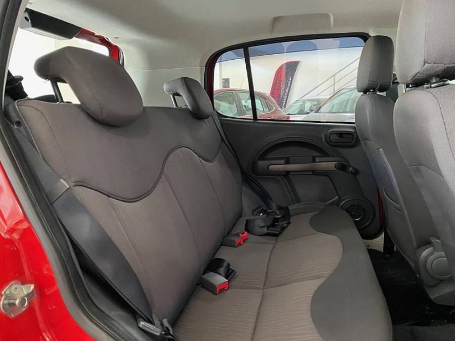 FIAT - UNO - 2013/2014 - Vermelha - R$ 35.900,00