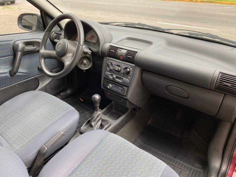 CHEVROLET - CORSA - 2000/2001 - Vermelha - R$ 17.900,00