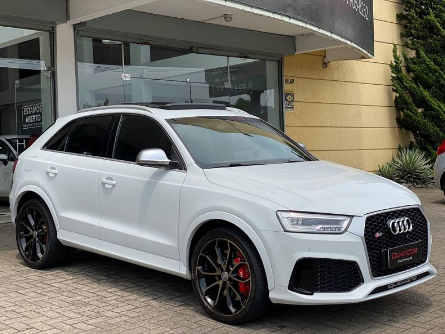 AUDI - RS Q3 - 2015/2016 - Branca - R$ 204.900,00