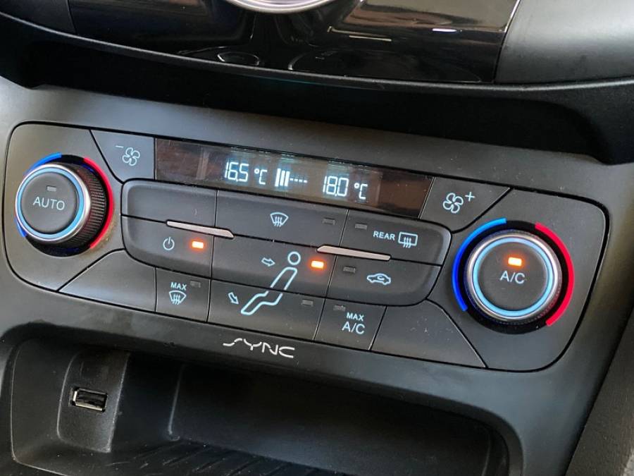 FORD - FOCUS - 2016/2016 - Branca - R$ 66.900,00