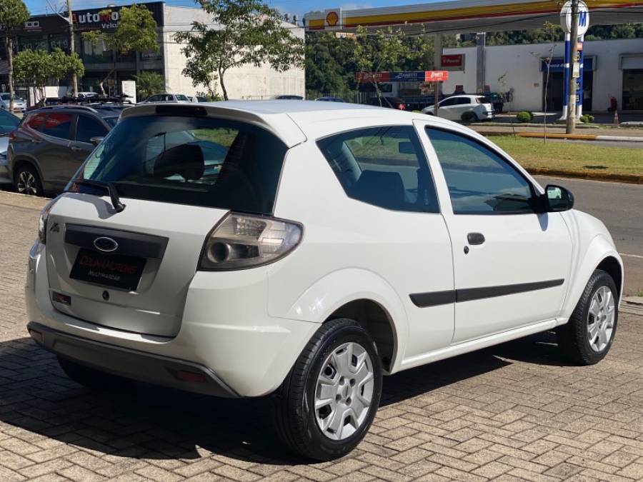 FORD - KA - 2012/2013 - Branca - R$ 28.900,00