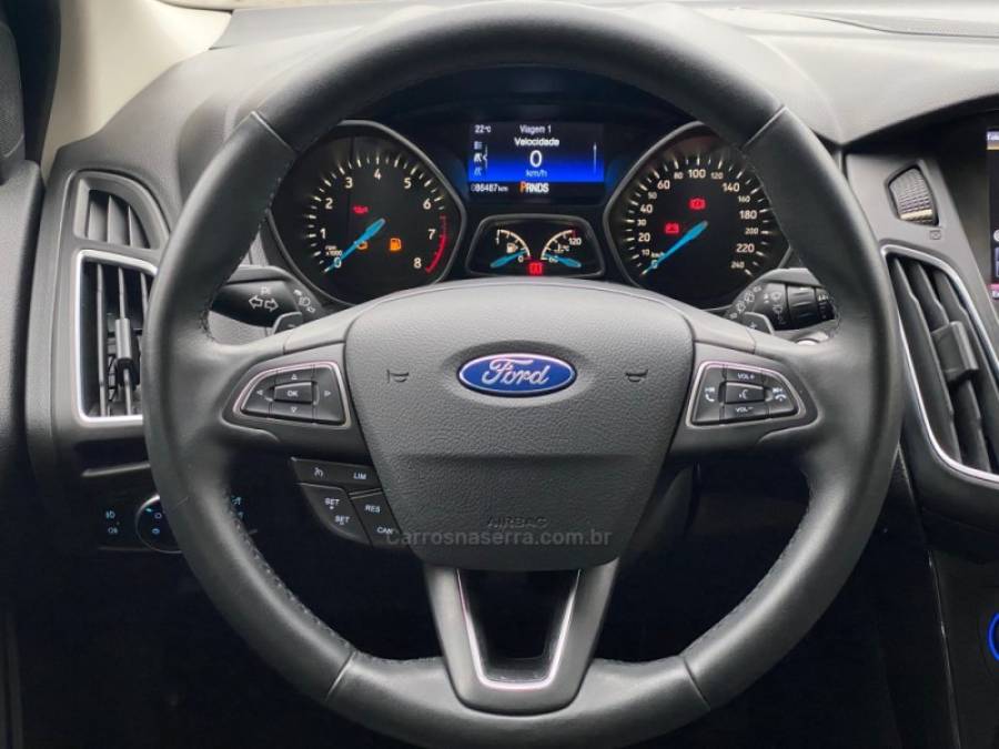 FORD - FOCUS - 2016/2016 - Branca - R$ 64.900,00