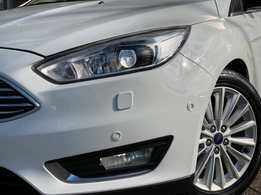 FORD - FOCUS - 2016/2016 - Branca - R$ 67.900,00