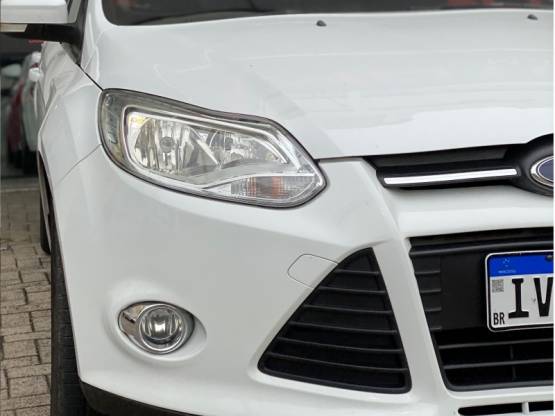 FORD - FOCUS - 2014/2014 - Branca - Sob Consulta