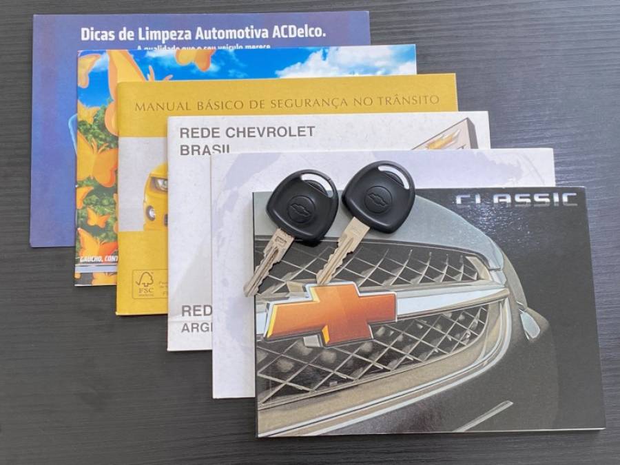 CHEVROLET - CLASSIC - 2013/2013 - Prata - R$ 35.900,00