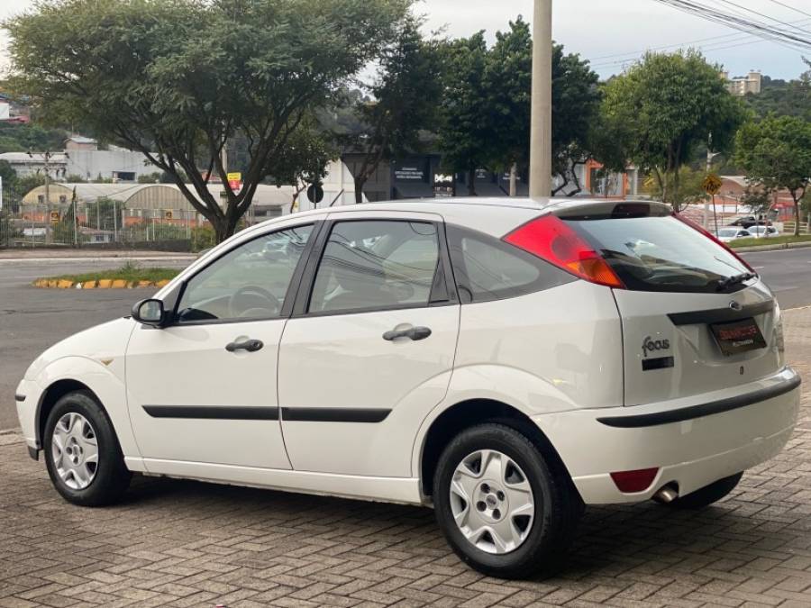 FORD - FOCUS - 2009/2009 - Branca - R$ 32.900,00