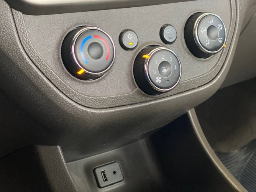 CHEVROLET - COBALT - 2012/2013 - Branca - R$ 42.900,00