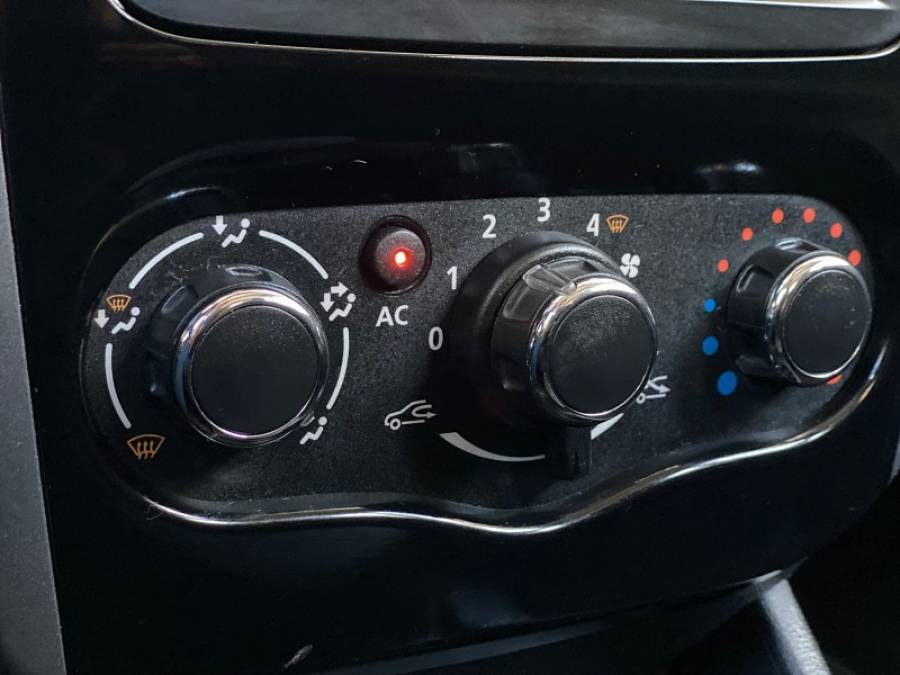 RENAULT - SANDERO - 2012/2013 - Prata - R$ 42.900,00