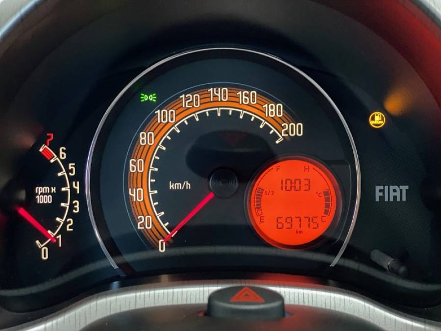 FIAT - UNO - 2013/2014 - Vermelha - R$ 35.900,00