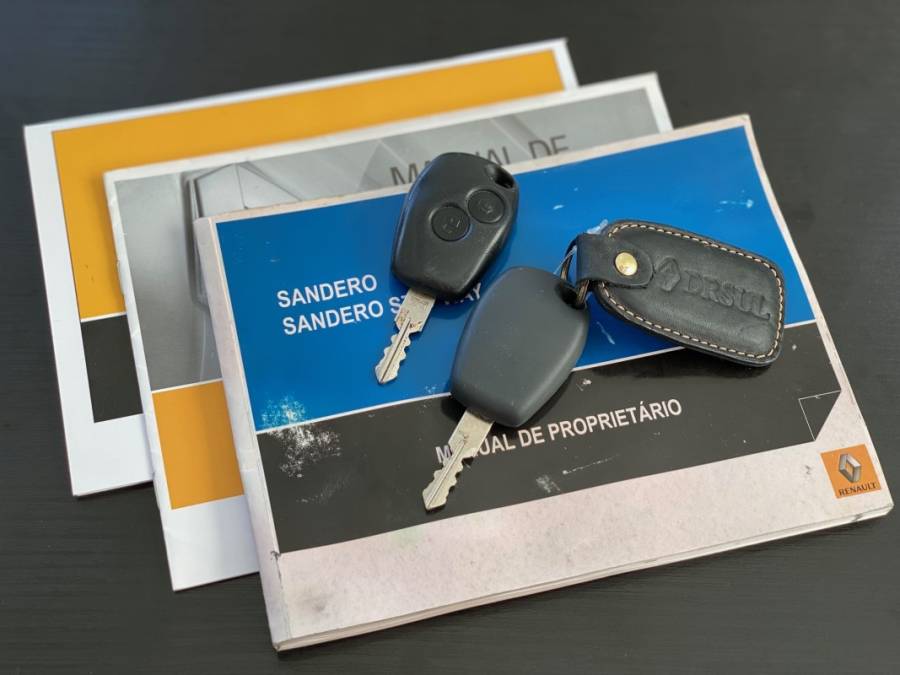 RENAULT - SANDERO - 2012/2012 - Prata - R$ 32.900,00