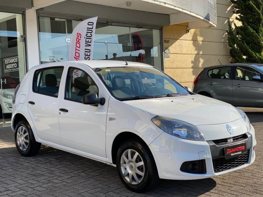 RENAULT - SANDERO - 2013/2014 - Branca - R$ 32.900,00