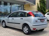 FORD - FOCUS - 2005/2006 - Prata - R$ 28.900,00
