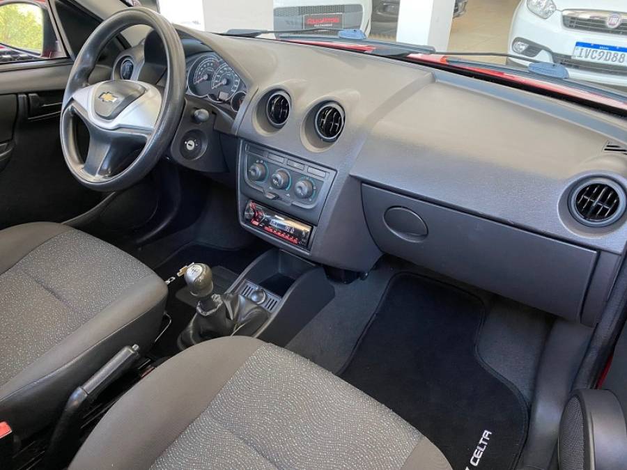 CHEVROLET - CELTA - 2013/2013 - Vermelha - R$ 31.900,00