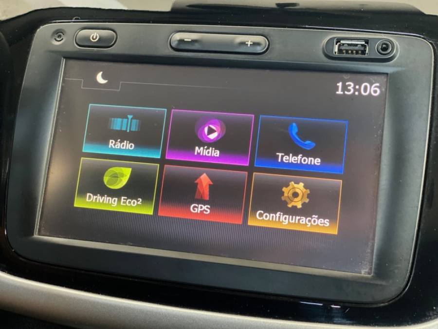 RENAULT - SANDERO - 2018/2018 - Branca - R$ 44.900,00