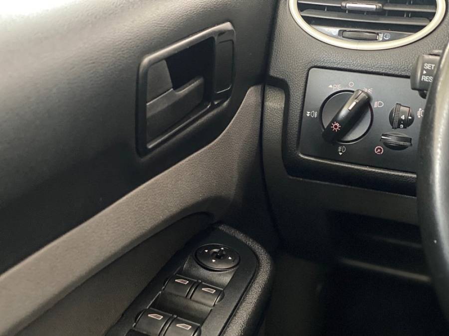 FORD - FOCUS - 2013/2013 - Branca - R$ 48.900,00