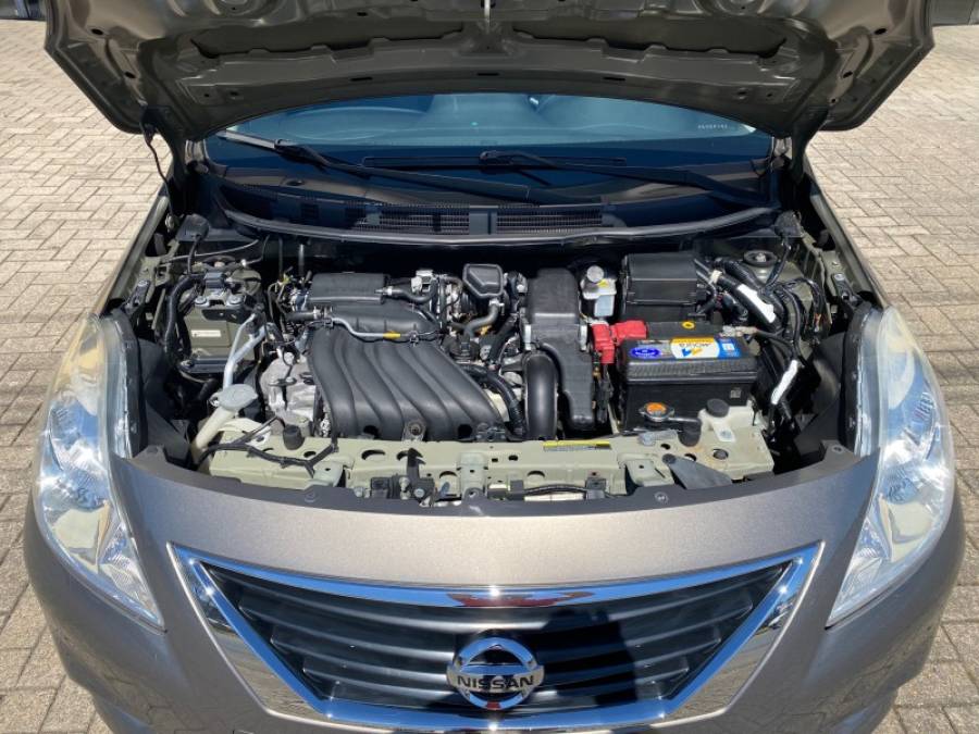 NISSAN - VERSA - 2014/2014 - Cinza - R$ 43.900,00