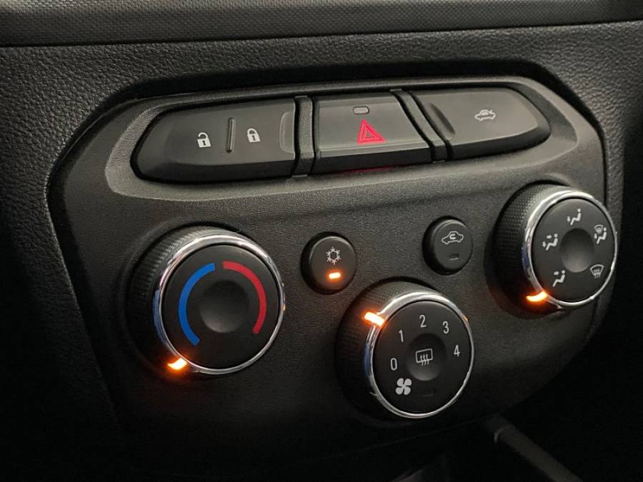 CHEVROLET - ONIX - 2014/2014 - Branca - R$ 55.900,00