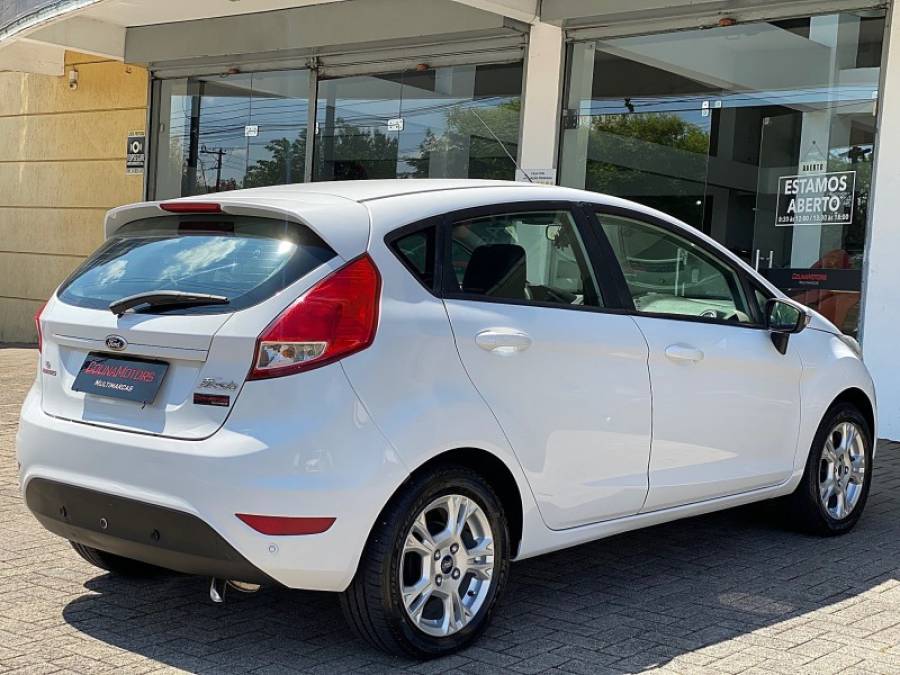 FORD - FIESTA - 2016/2016 - Branca - R$ 51.900,00