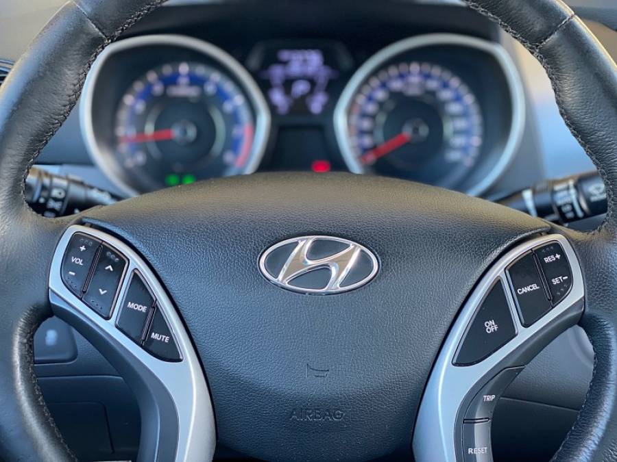 HYUNDAI - ELANTRA - 2012/2012 - Prata - R$ 65.900,00